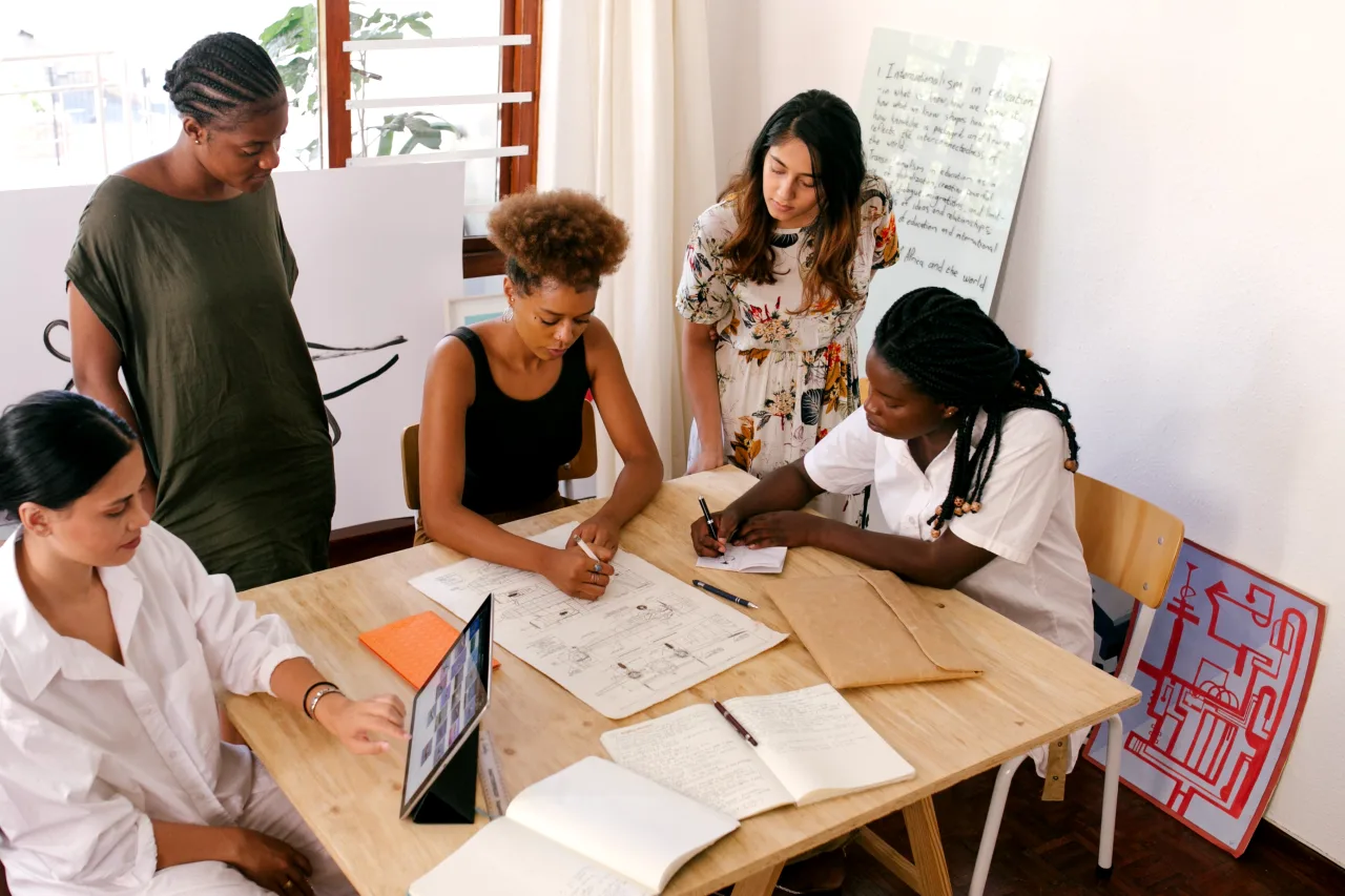 From VR to AR: Technological Trends Revolutionizing Startup Productivity